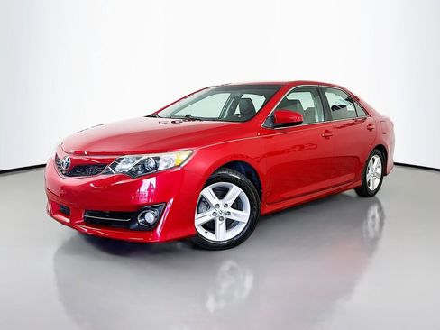 Used 2014 Toyota Camry SE image 3