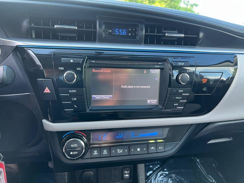 Used 2015 Toyota Corolla LE FWD image 21