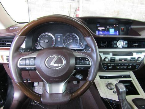 Used 2016 Lexus ES 350 w/ Premium Package w/Wood Trim FWD image 16