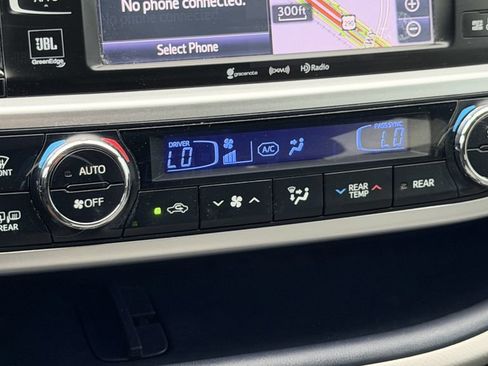 Used 2016 Toyota Highlander Limited FWD image 17
