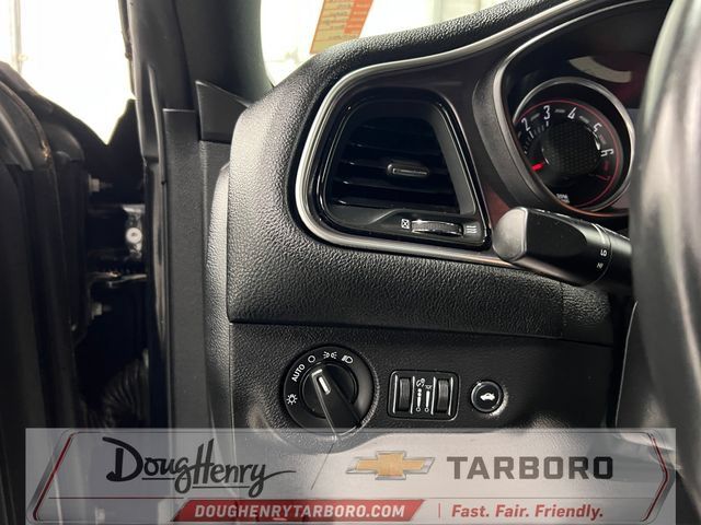 Used 2016 Dodge Challenger SXT RWD image 30