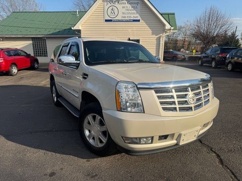 Used 2010 Cadillac Escalade 2WD image 1