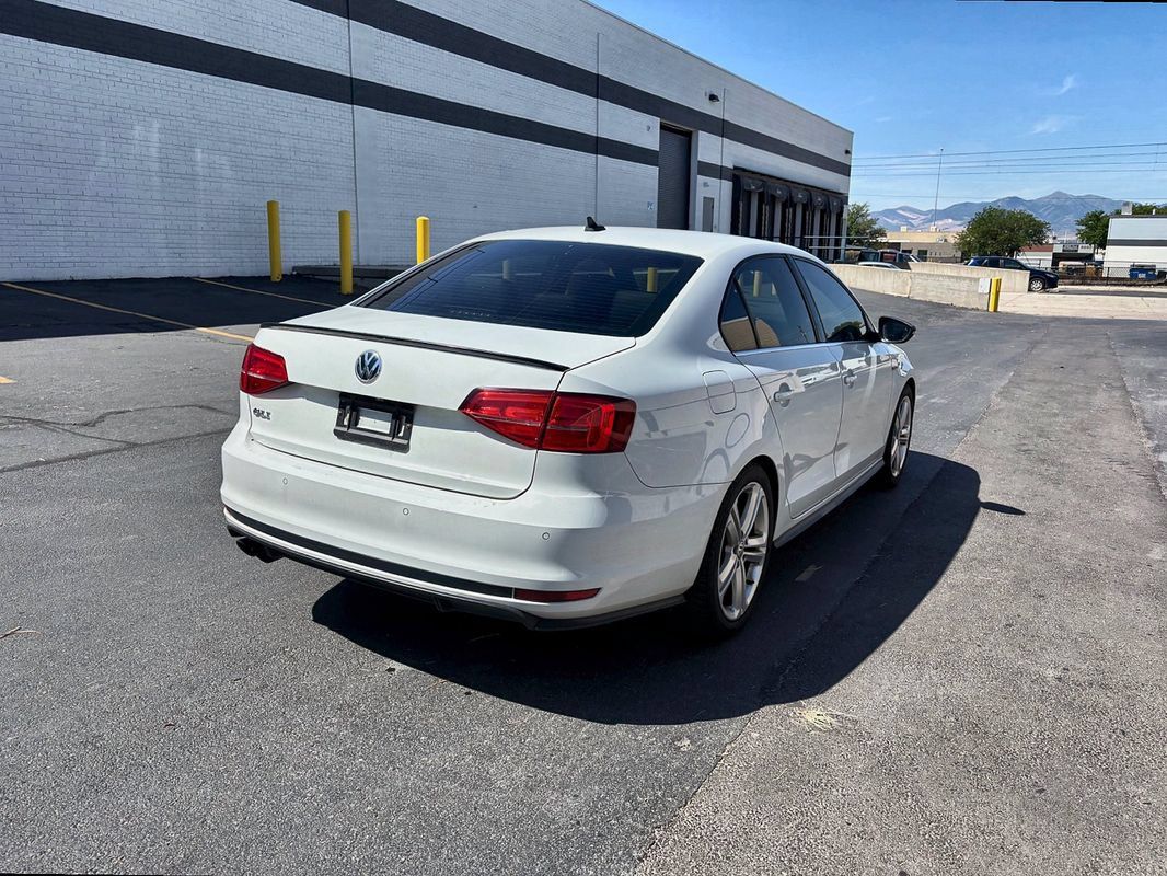 Used 2017 Volkswagen Jetta GLI FWD image 5
