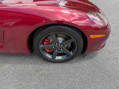 Used 2007 Chevrolet Corvette Coupe w/ Performance Package RWD image 14