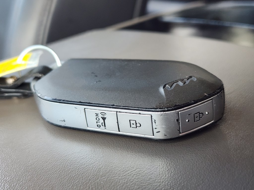 Used 2025 Kia Carnival FWD image 37