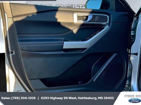 Used 2023 Ford Explorer XLT image 17