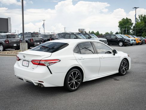 Used 2018 Toyota Camry SE FWD image 9