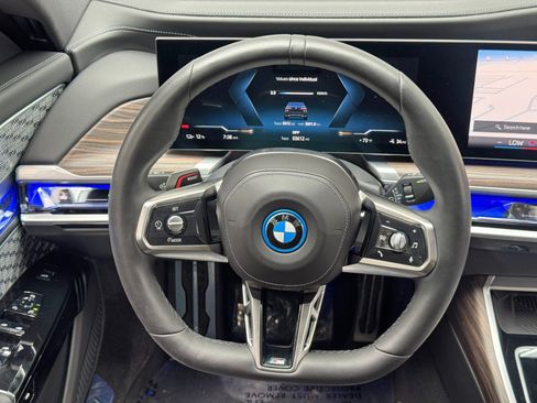 Used 2023 BMW i7 xDrive60 w/ Executive Package 2 AWD/4WD image 23