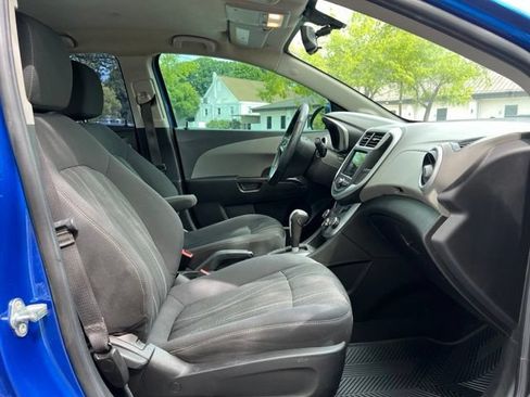 Used 2019 Chevrolet Sonic LT w/ Convenience Package FWD image 22