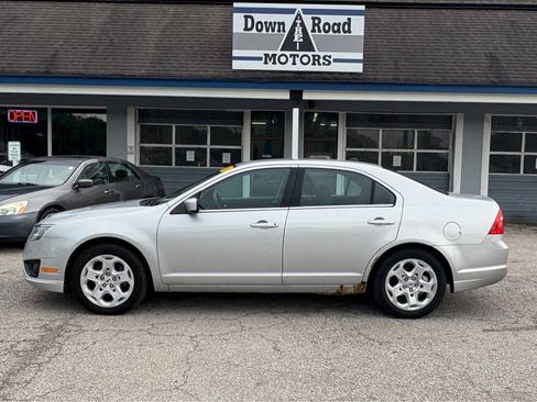 Used 2010 Ford Fusion SE image 2