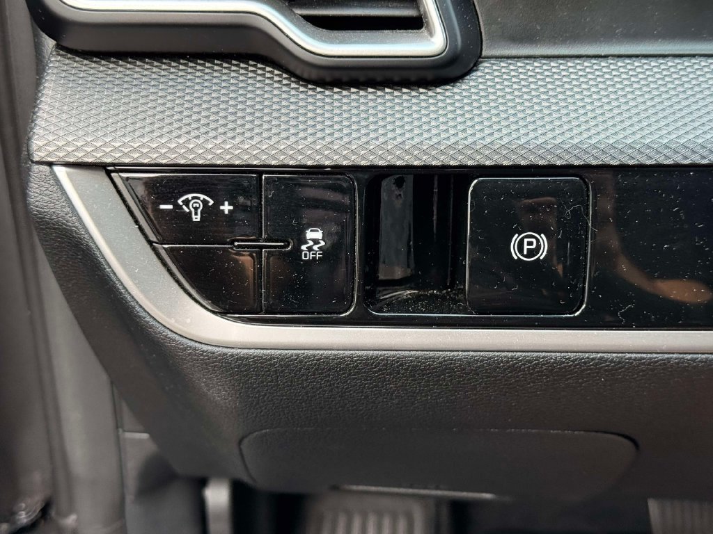 Used 2023 Kia Sportage LX AWD/4WD image 16