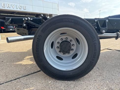 New 2025 Ford F550 4x4 Regular Cab Super Duty image 7