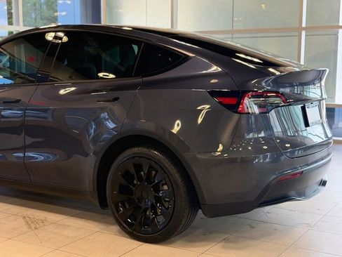 Used 2022 Tesla Model Y Long Range AWD/4WD image 12