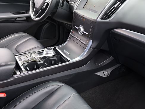 Used 2020 Ford Edge Titanium AWD/4WD image 19
