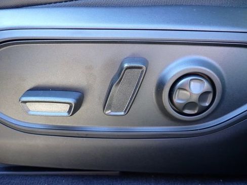 New 2025 Jeep Grand Cherokee Altitude image 17