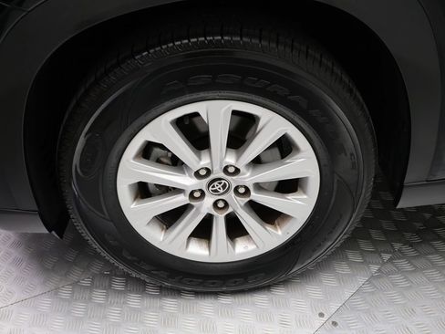 Certified 2025 Toyota Grand Highlander FWD image 4