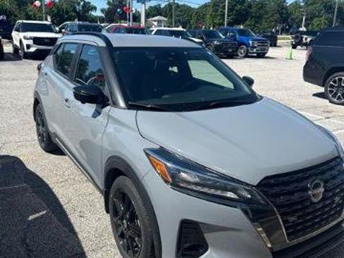 Used 2024 Nissan Kicks SR w/ SR Premium Package FWD image 4