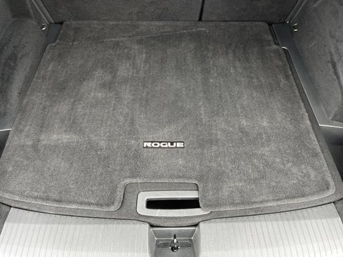 Used 2024 Nissan Rogue SV image 11