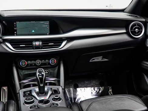 Used 2023 Alfa Romeo Stelvio Veloce image 18