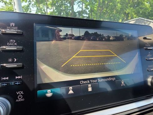 Used 2018 Honda Accord Touring image 14