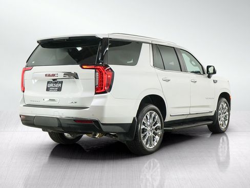 Used 2024 GMC Yukon SLT w/ SLT Luxury Package AWD/4WD image 5