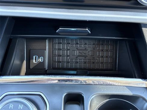 Used 2024 Ford Expedition XLT image 23