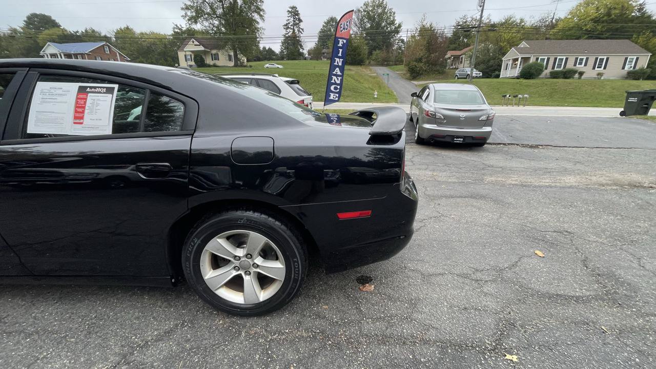 Used 2012 Dodge Charger SE RWD image 5