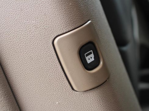 Used 2013 Chrysler Town & Country Limited w/ Trailer Tow Group image 38