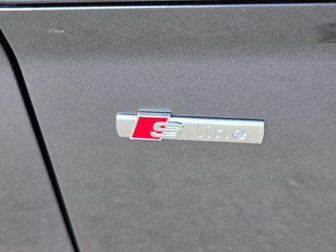 Used 2023 Audi Q5 e Premium w/ Convenience Package AWD/4WD image 15