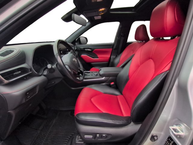 Used 2021 Toyota Highlander XSE AWD/4WD image 14