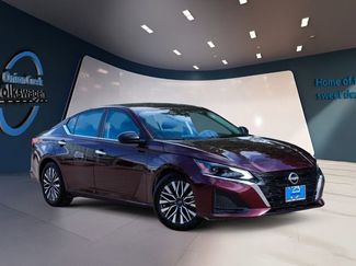 Used 2024 Nissan Altima 2.5 SV video 1