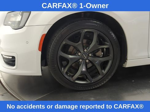 Used 2022 Chrysler 300 Touring L RWD image 3