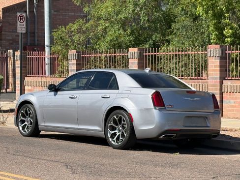 Used 2018 Chrysler 300 Touring w/ Sport Appearance Package RWD image 4
