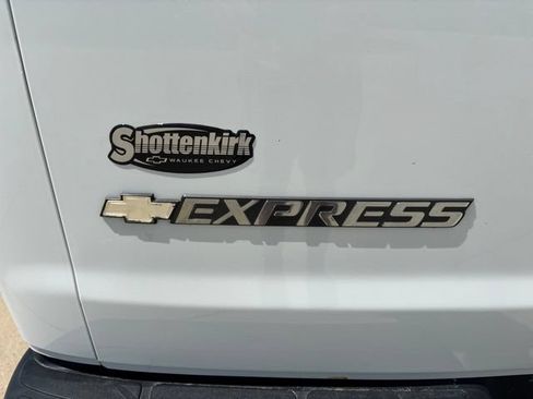 Used 2018 Chevrolet Express 2500 w/ Communications Package RWD image 35