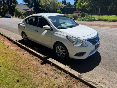 Used 2015 Nissan Versa w/ SL Tech Package FWD image 7