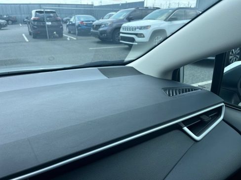 Used 2025 Toyota Corolla LE FWD image 34