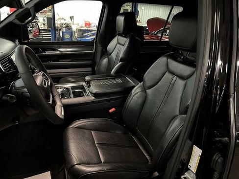 Used 2022 Jeep Wagoneer Series III w/ Rear Seat Video Group 1 image 24