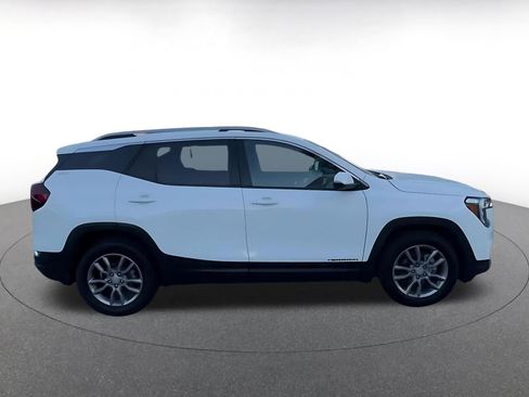 Used 2024 GMC Terrain SLT image 16
