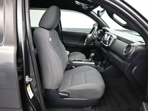 Used 2017 Toyota Tacoma TRD Off-Road image 46