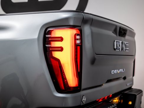 Used 2024 GMC Sierra 3500 Denali Ultimate AWD/4WD image 13