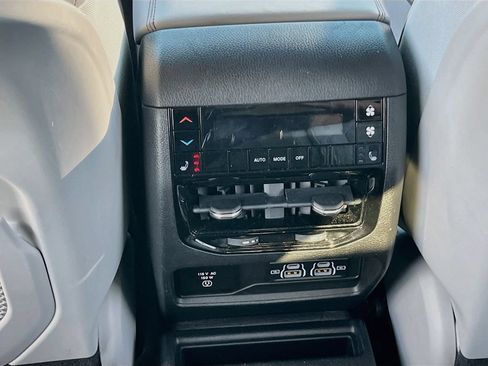 Certified 2022 Jeep Grand Cherokee L Overland AWD/4WD image 27