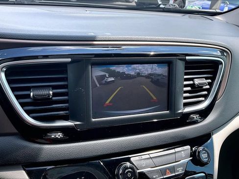 Used 2023 Chrysler Voyager LX FWD image 17