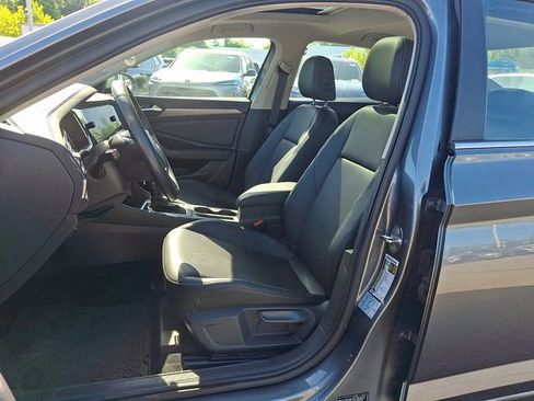 Used 2020 Volkswagen Jetta SEL FWD image 2