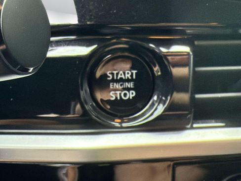 Used 2025 Nissan Pathfinder SV AWD/4WD image 15