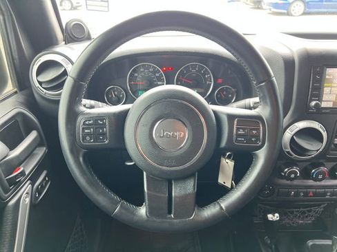 Used 2014 Jeep Wrangler Unlimited Sahara w/ Connectivity Group AWD/4WD image 20