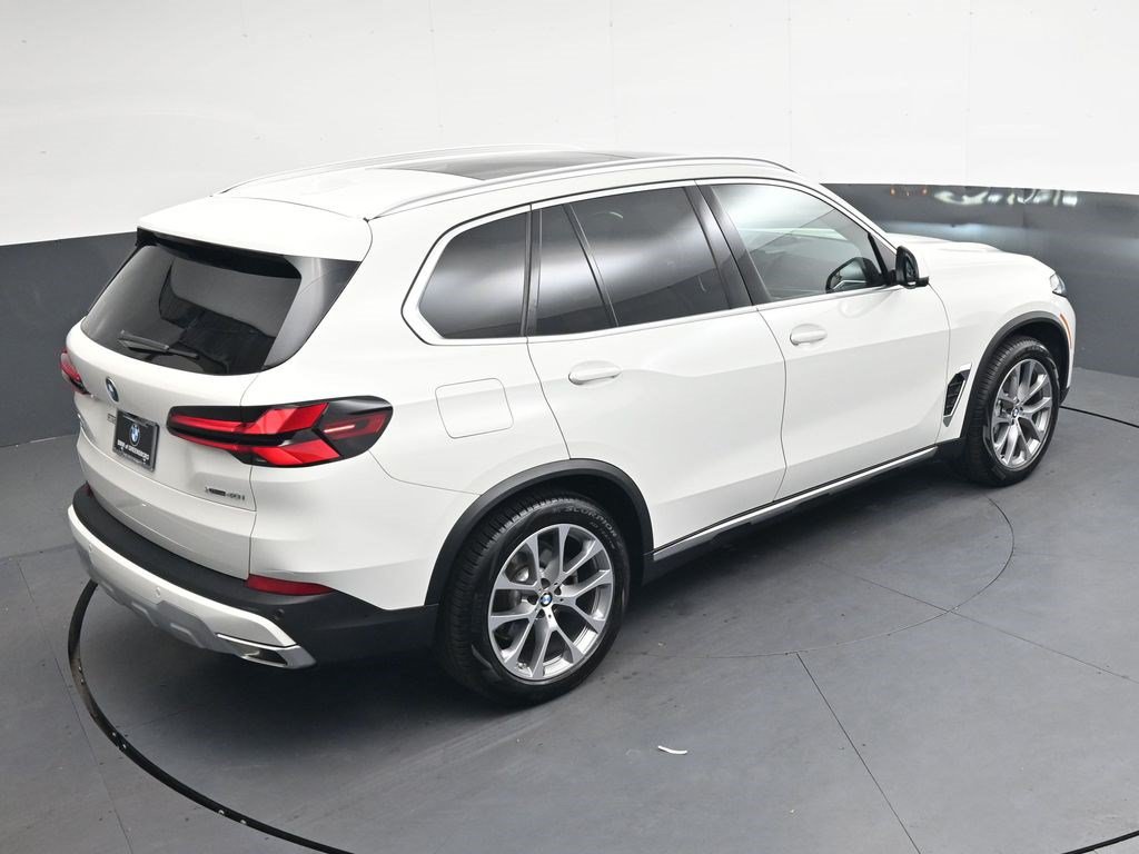 Used 2024 BMW X5 xDrive40i w/ Parking Assistance Package AWD/4WD image 23
