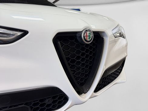 Used 2022 Alfa Romeo Stelvio Veloce AWD/4WD image 11