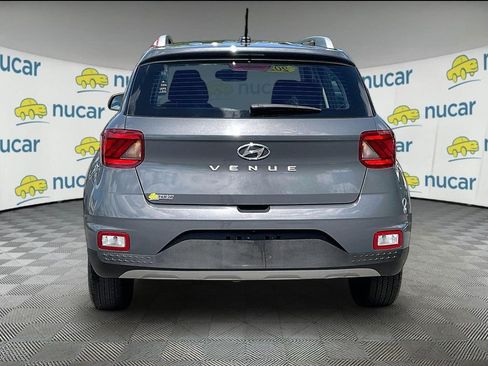 Used 2024 Hyundai Venue SEL FWD image 5
