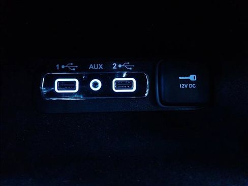 Used 2020 Jeep Grand Cherokee Overland AWD/4WD image 19