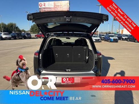 New 2025 Nissan Pathfinder SL image 11